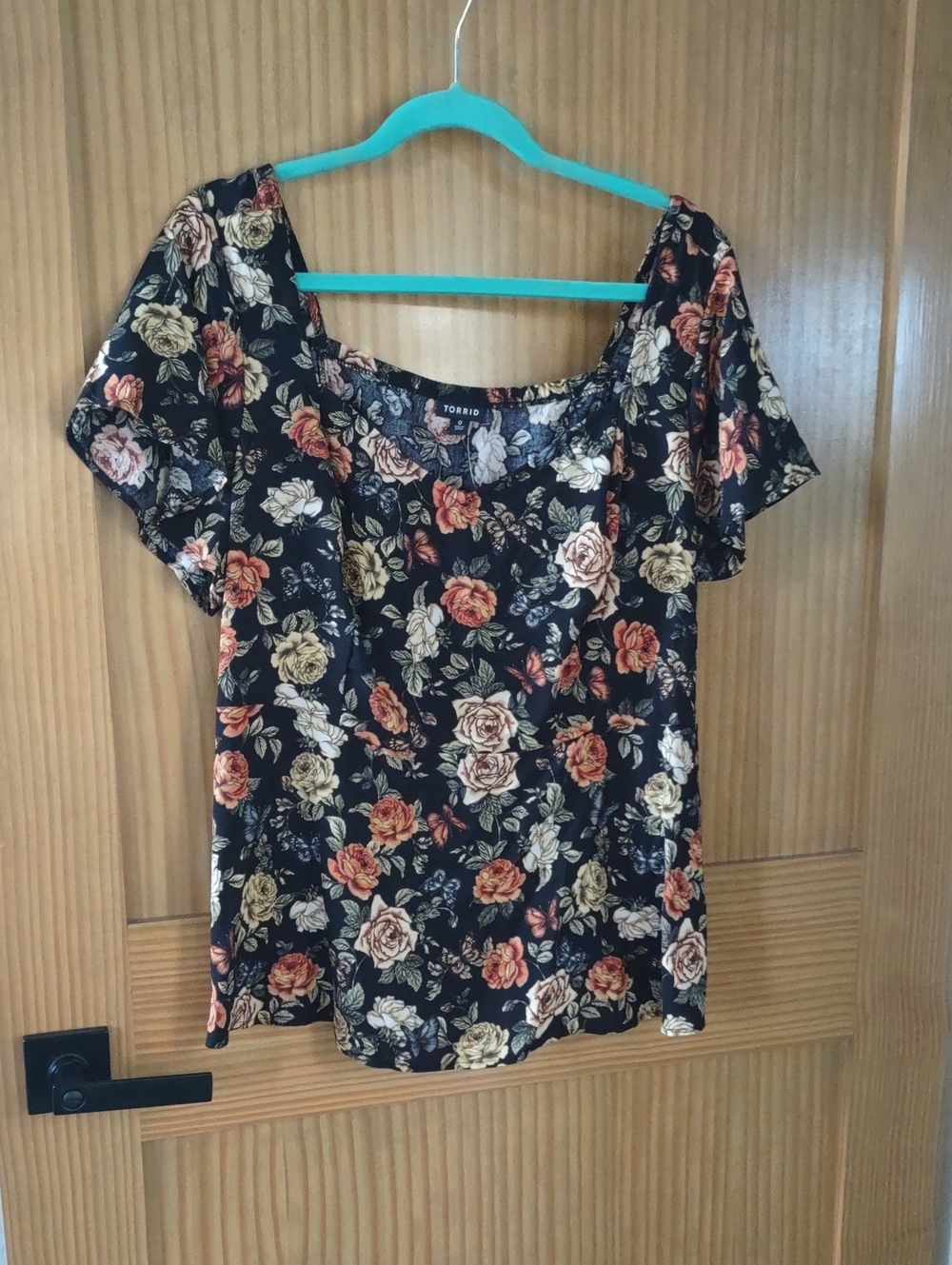 0X torrid Black Floral Scoop Neck Blouse with Cream & Rust Roses